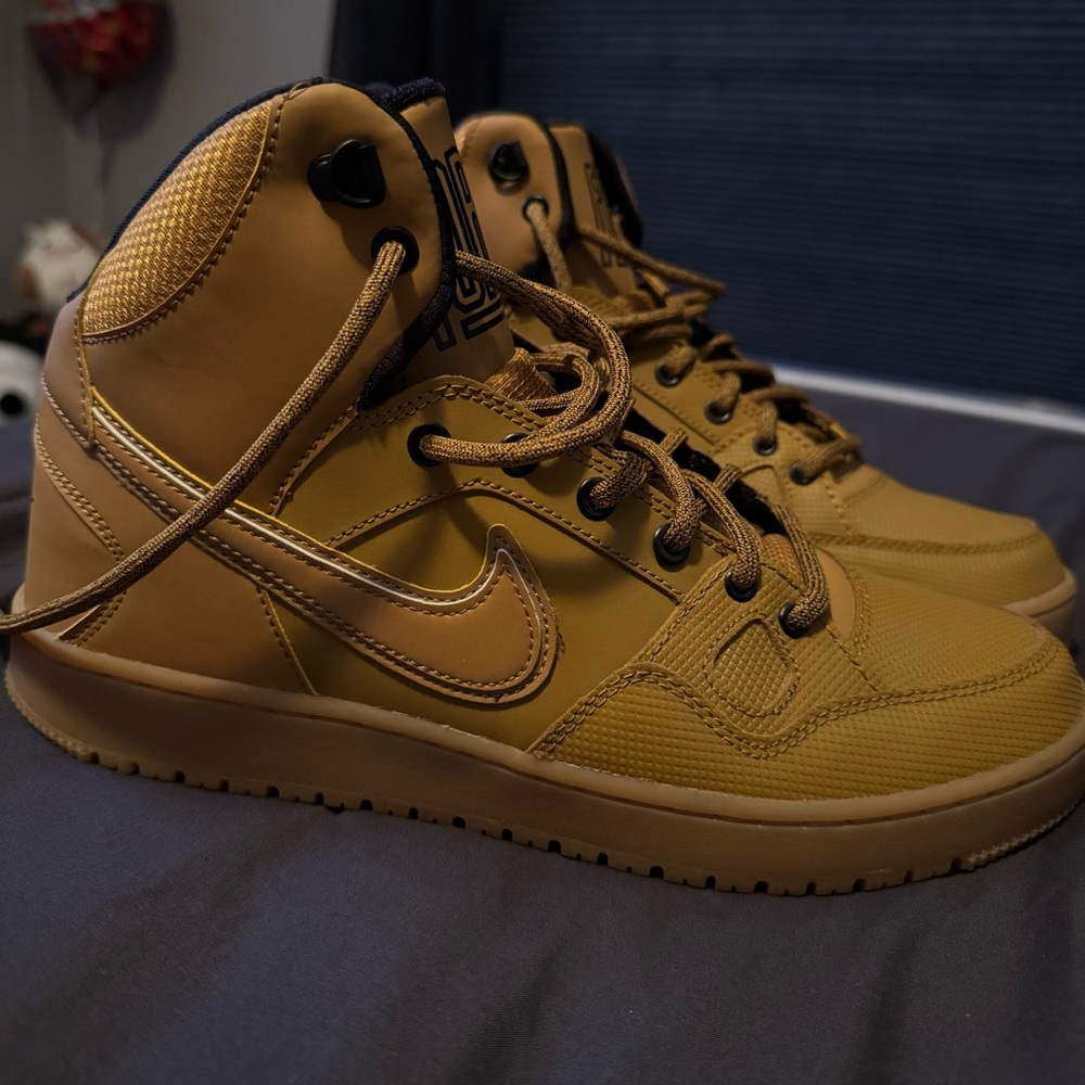 Nike Son of Force Winter Mid Wheat Men’s Size 9
